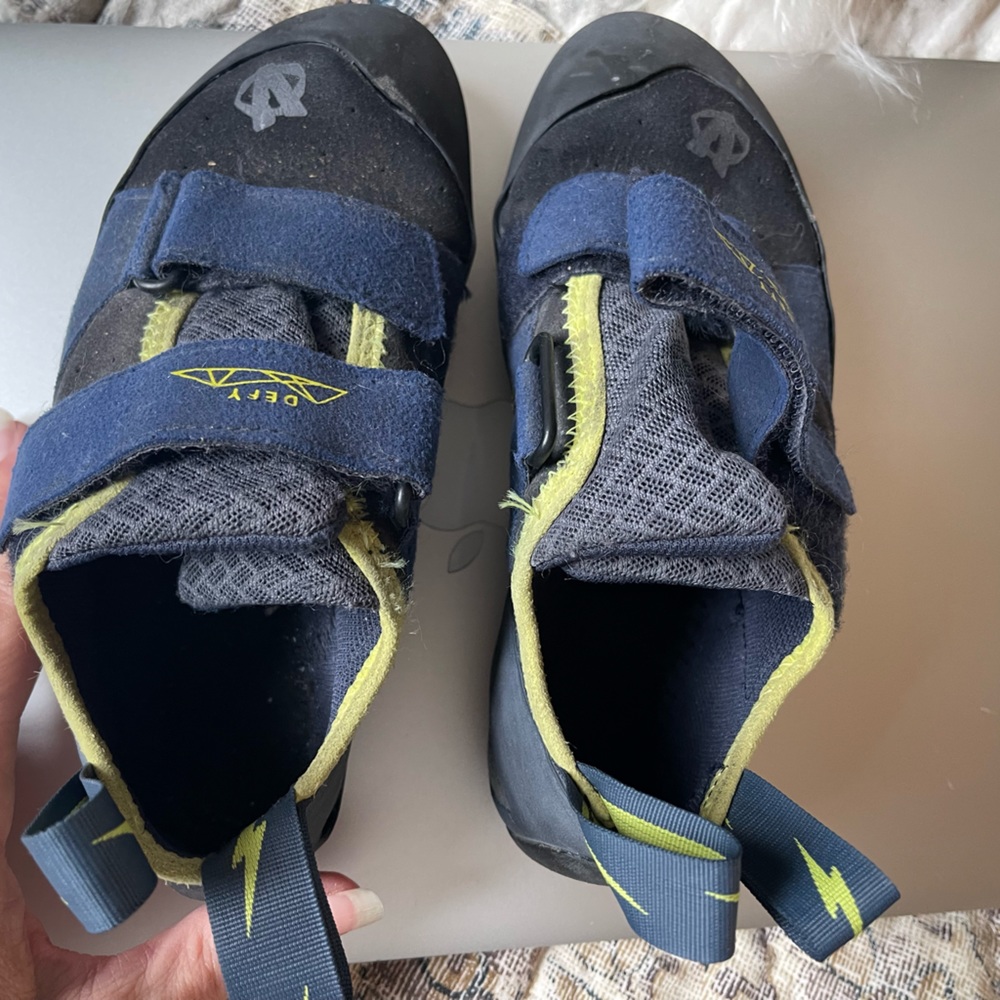 Evolve Kids Youth Rock Climbing Shoes size 5